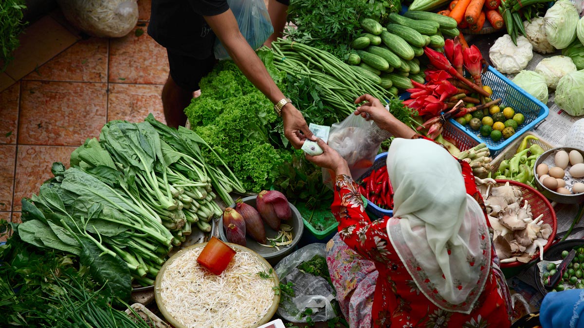 Vegetable purchase at market